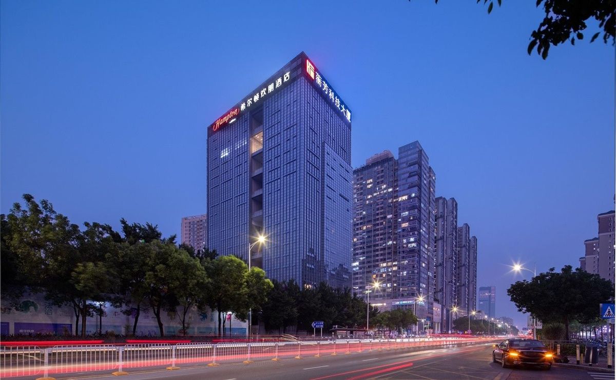 深圳机场希尔顿逸林酒店外观
